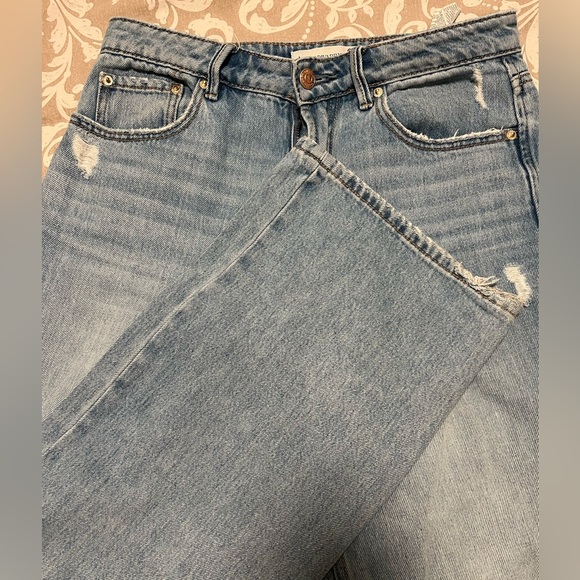 Trendy Stradivarius Light Wash Jeans - Size US 6/M. - Picture 3 of 5